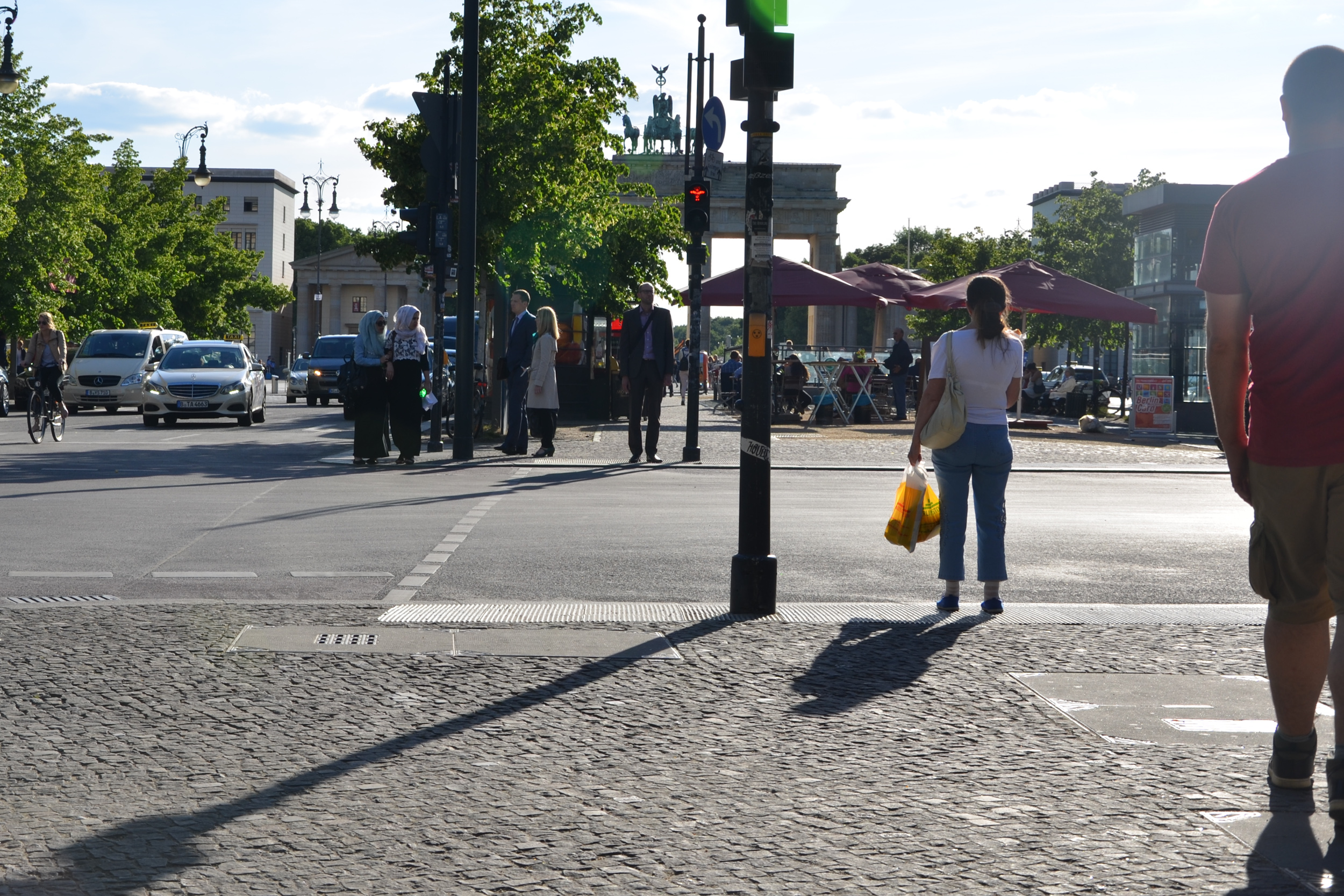Ampelman tegenover de Brandenburger Tor in Berlijn