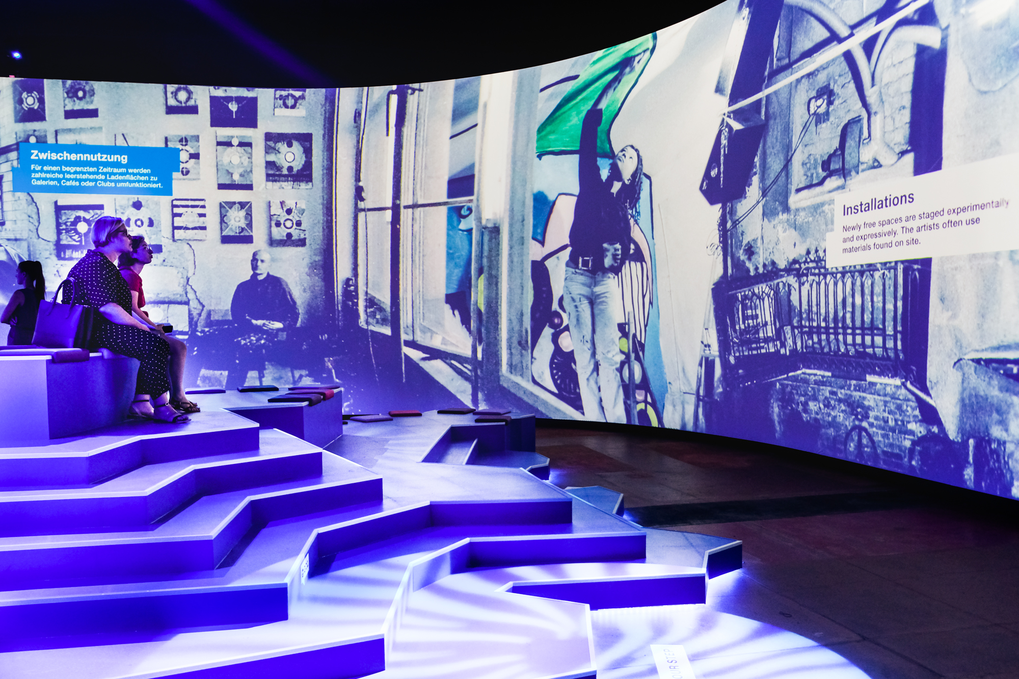 Back to the nineties! Multimedia-tentoonstelling Nineties.Berlin