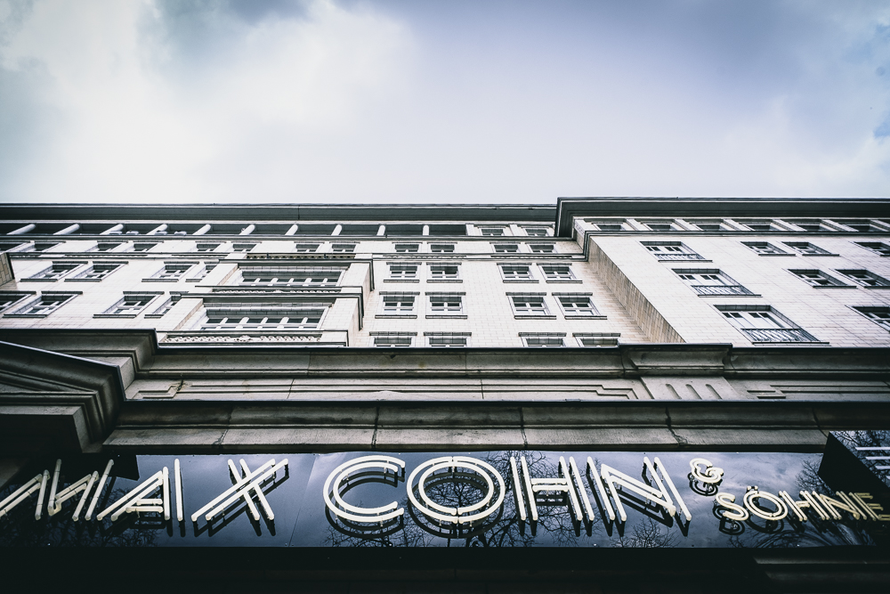 Filmset van Babylon Berlin aan de Karl-Marx-Allee