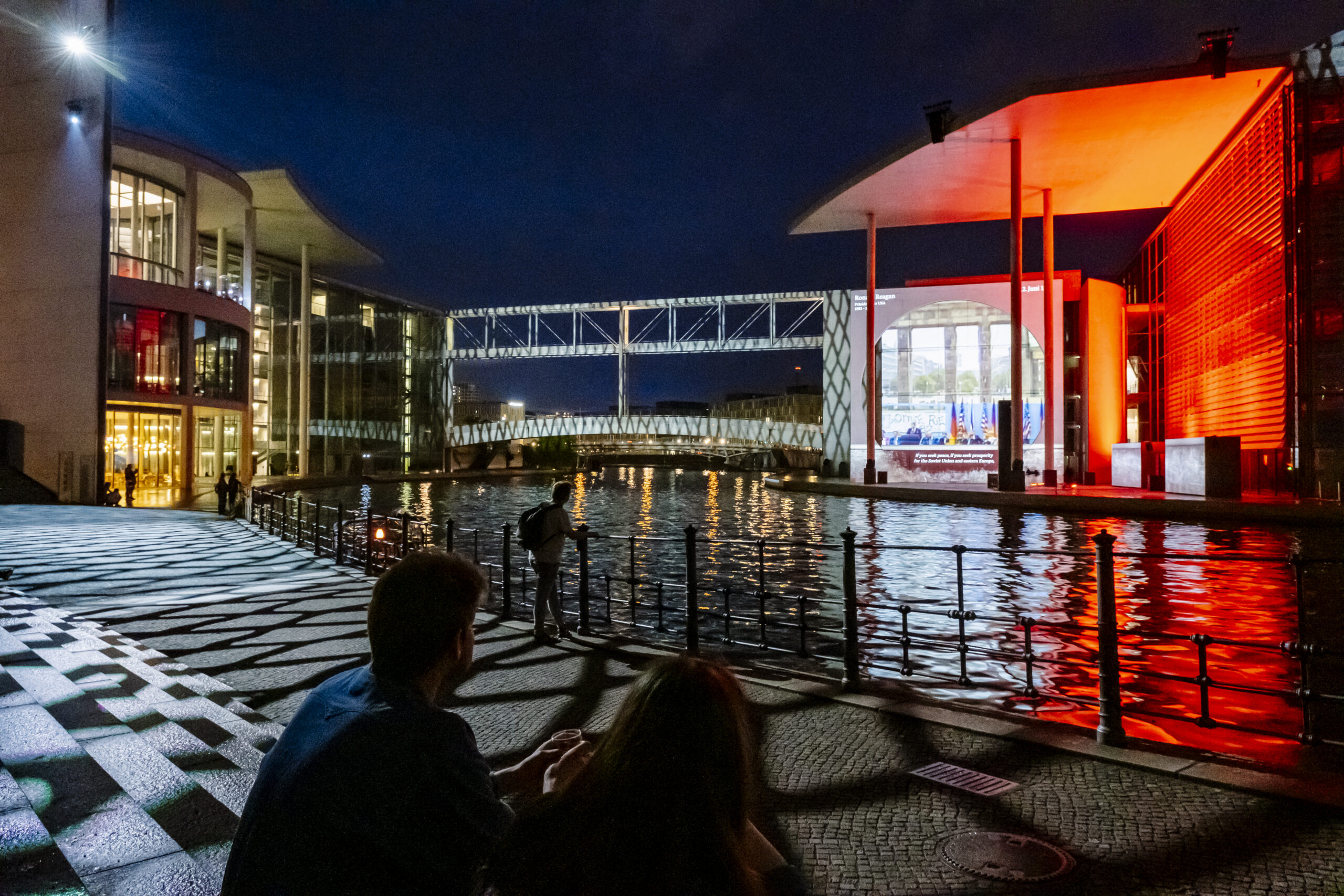 Dem deutschen Volke • Videoprojectie over de Reichstag